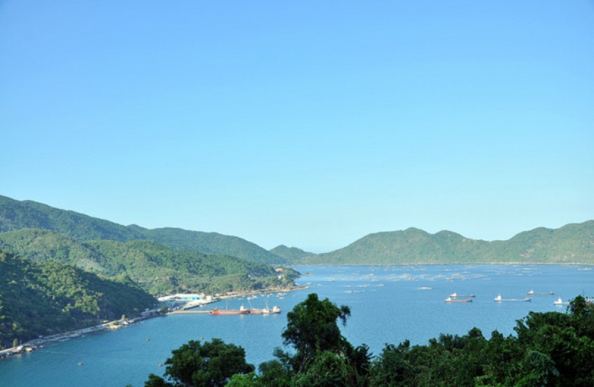 Mê mẩn vẻ đẹp Vịnh Vũng Rô Phú Yên