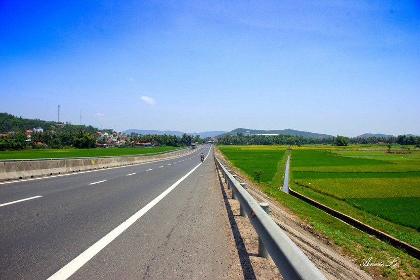 Đẹp trứ danh bãi biển Từ Nham và mùa hè nắng rực